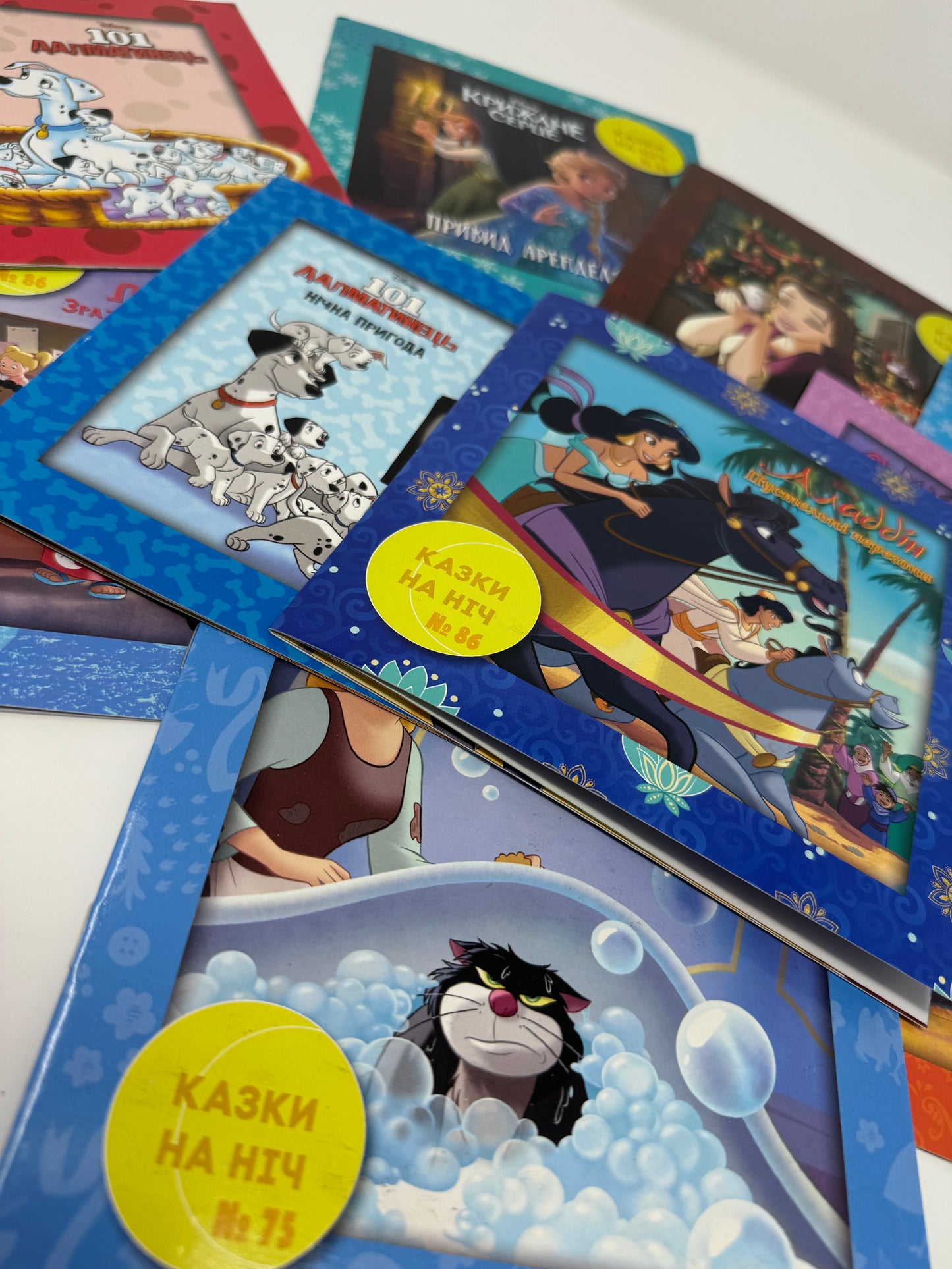 10 казок на ніч (світло-рожева обкладинка) / Книги Disney українською купити в США