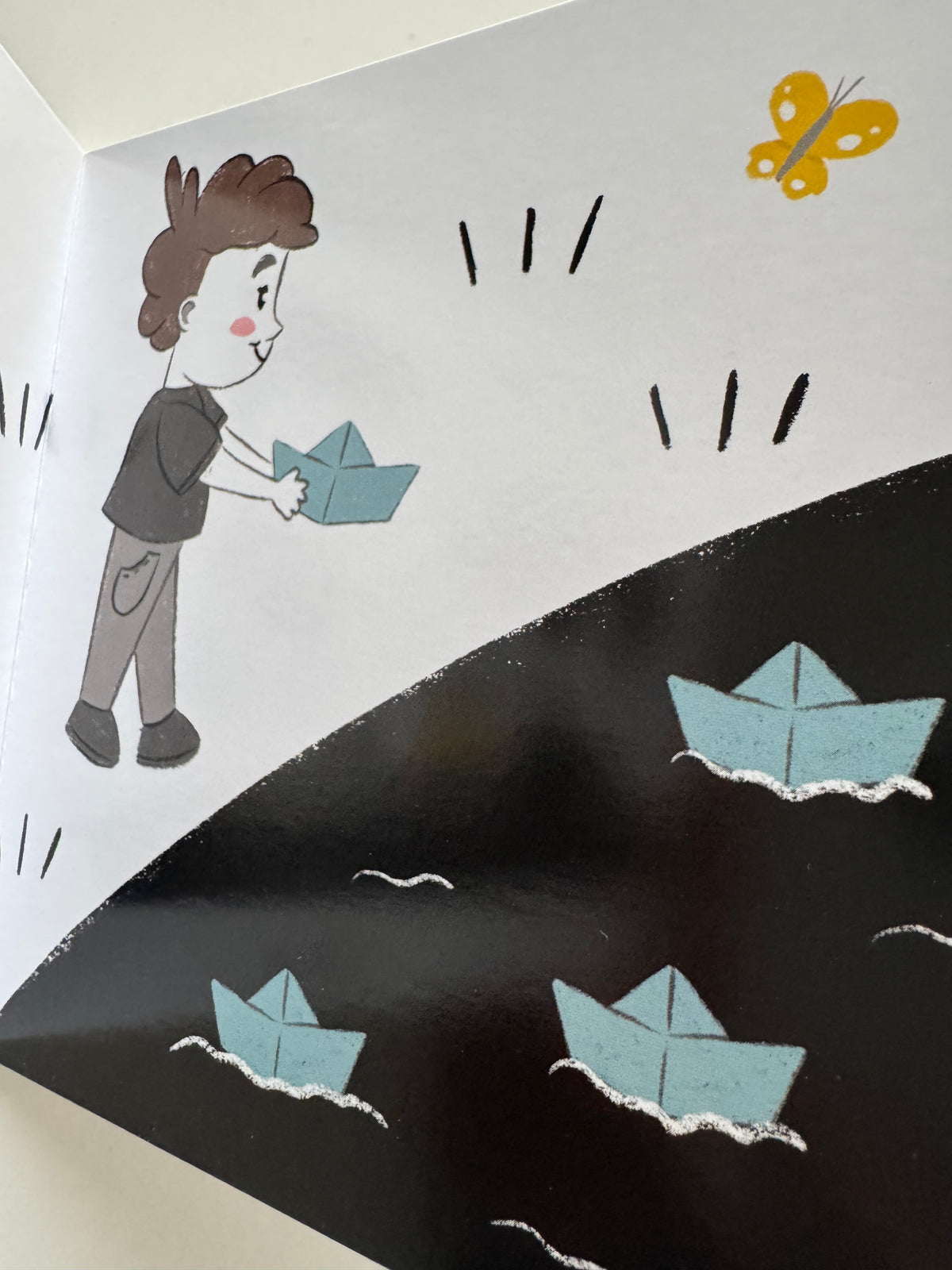 Прогулянка. Моя контрастна книжка / Книги для малят купити українською в США