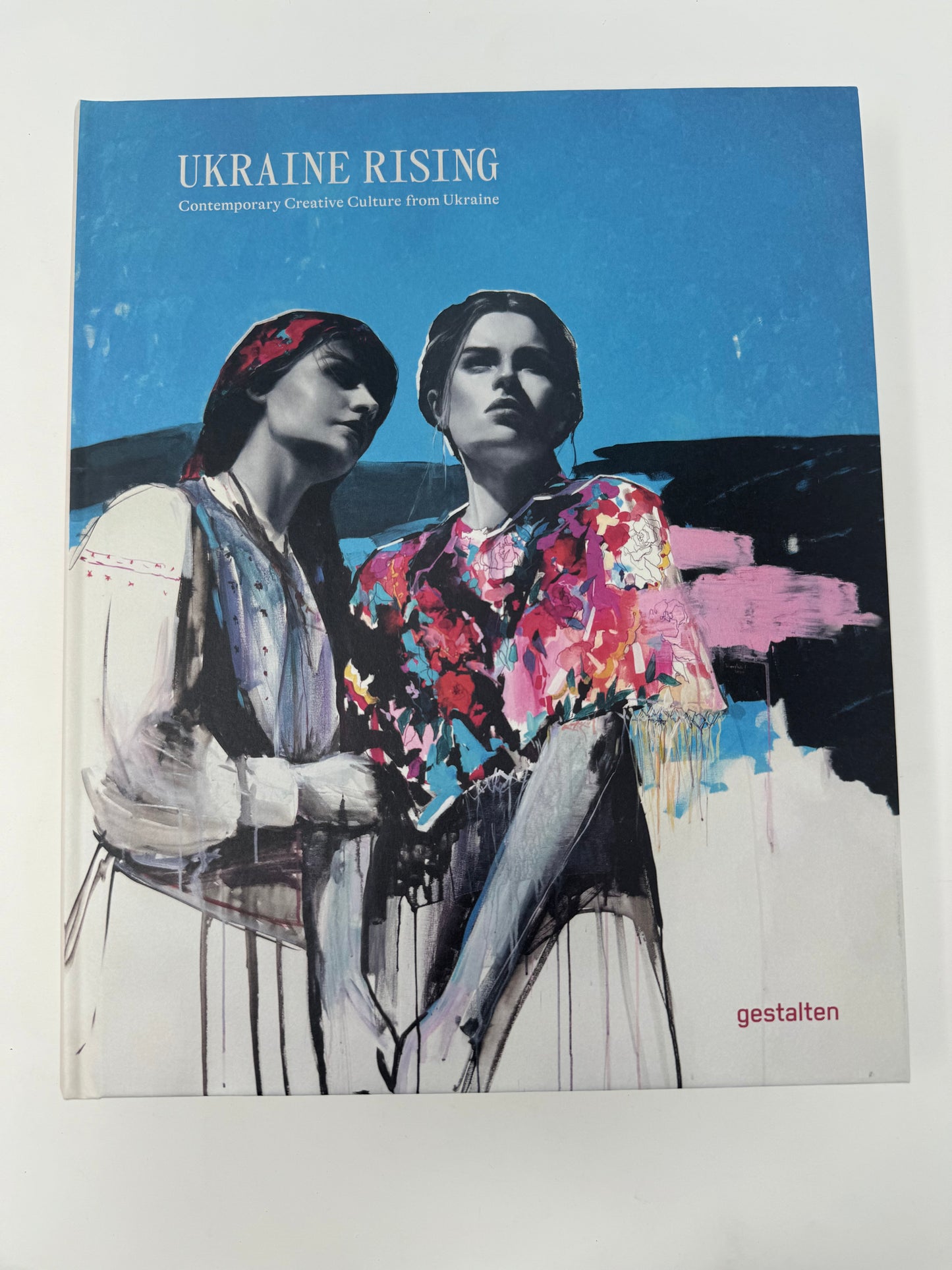 Ukraine Rising. Люсія Бондар / Книги про Україну англійською