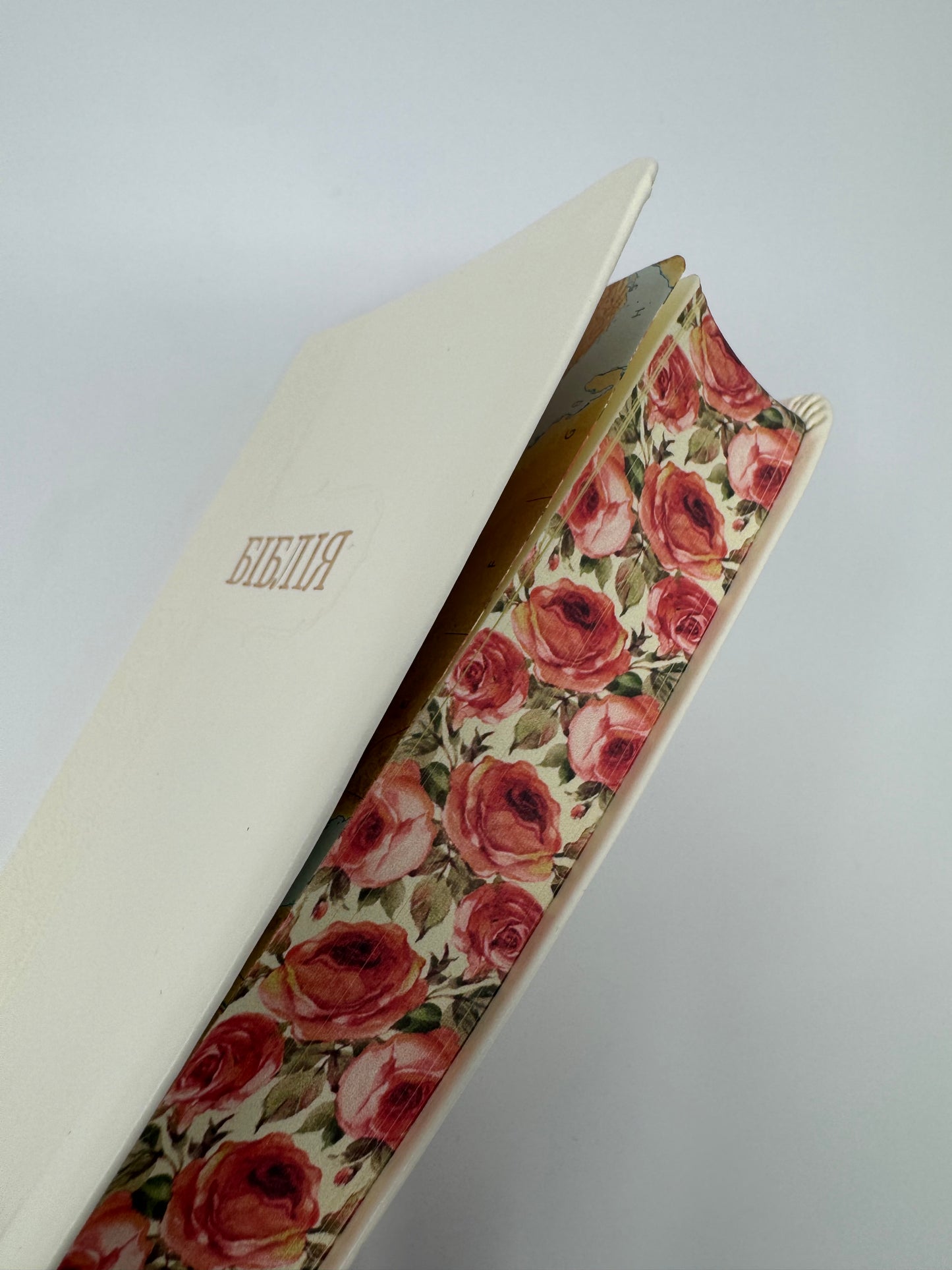 Біблія (світла обкладинка, з квітковим зрізом) / Купити українські Біблії в США, українська Біблія